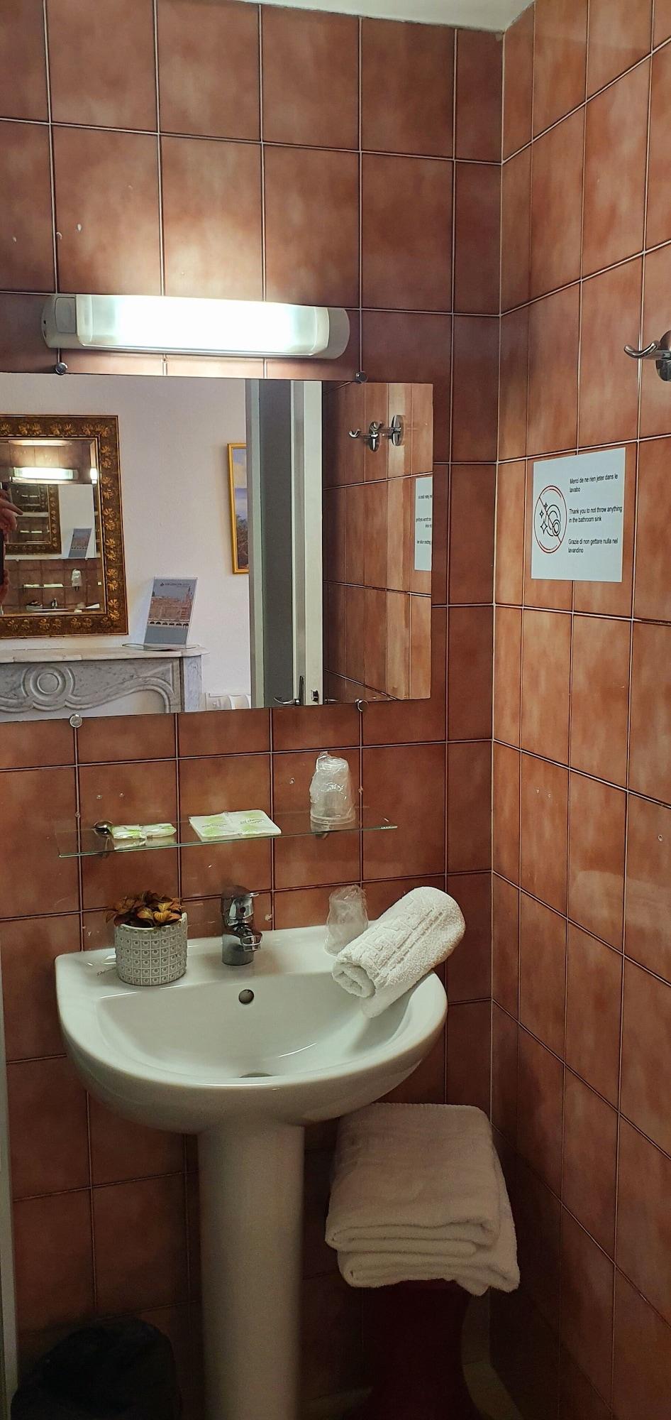 Richelieu Hotel 2*