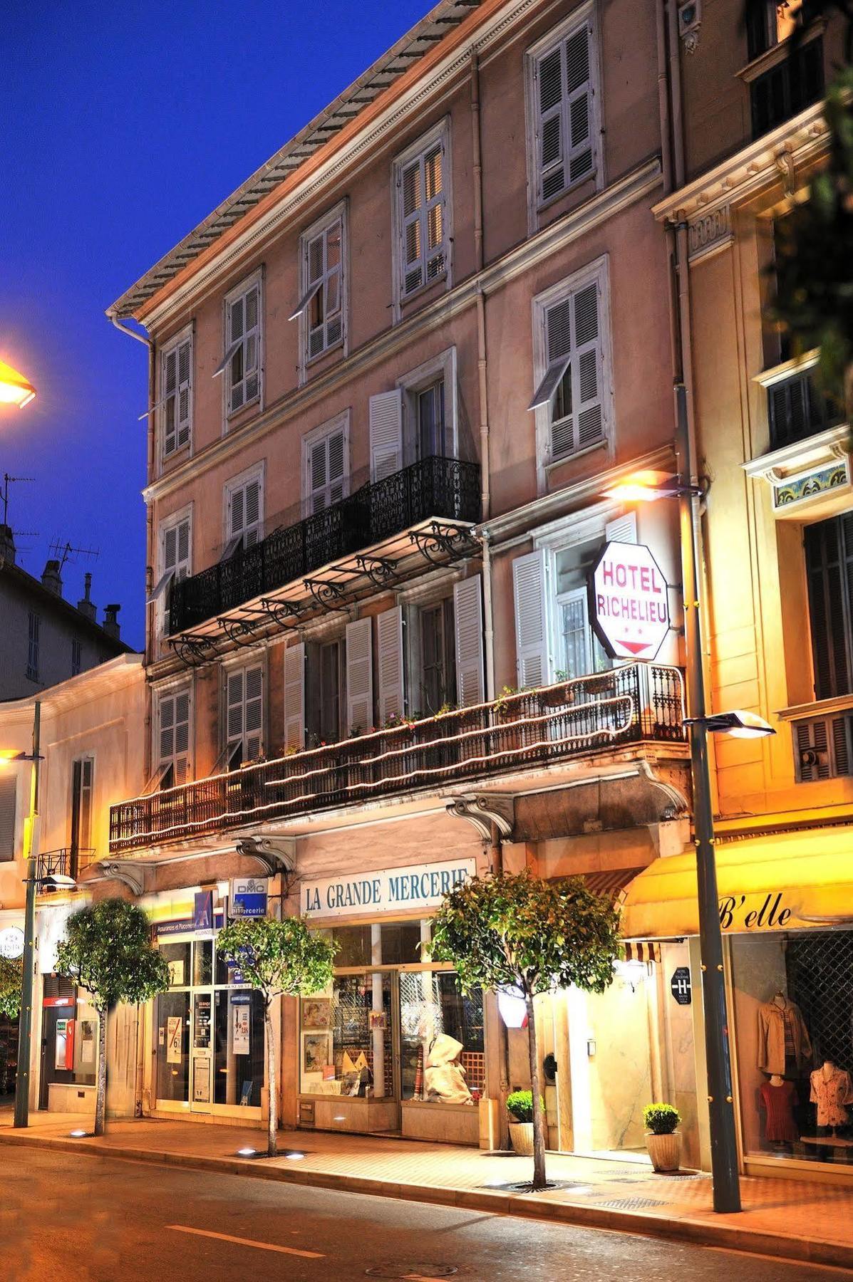 Richelieu Hotel 2*